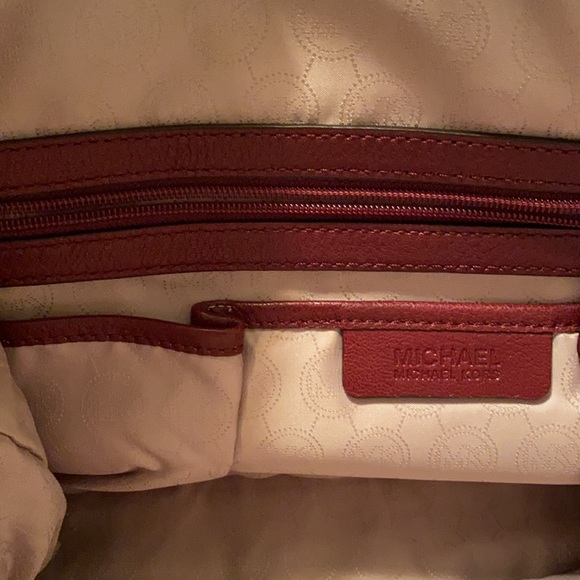 Authentic Michael Kors burgundy handbag with gold chain hardware - Picture 5 of 6
